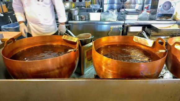 とんかつ玉藤の銅鍋