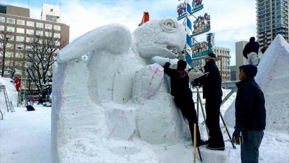 さっぽろ雪祭り「大通公園11丁目」国際雪像コンクール2日目