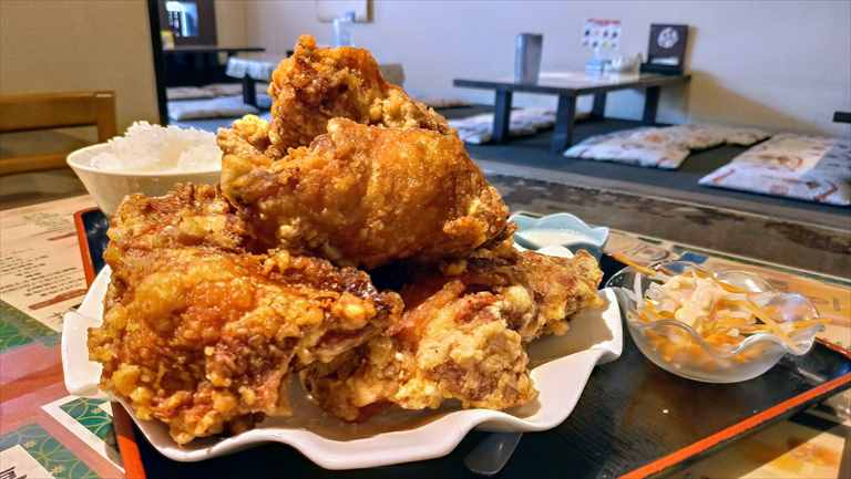 東方明珠飯店の鶏の唐揚げ定食