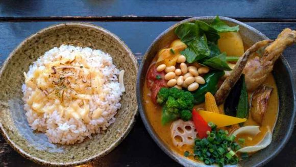 北海道スープカレーおすすめSAMURAIの「チキンと一日分の野菜20品目」
