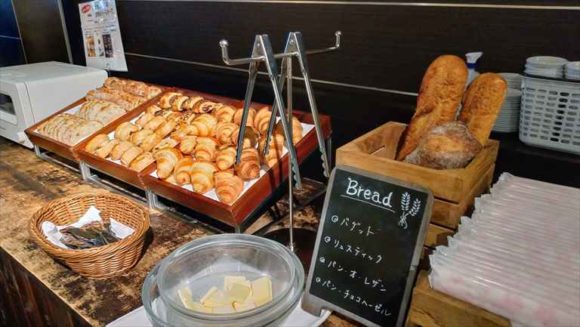 クロスホテル札幌ランチブッフェのパン