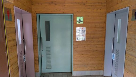 かなやま湖畔キャンプ場のトイレ