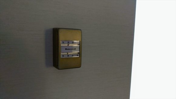 札幌グランドホテル客室の空調スイッチ
