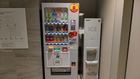 ホテルWBFフォーステイの自動販売機と製氷機