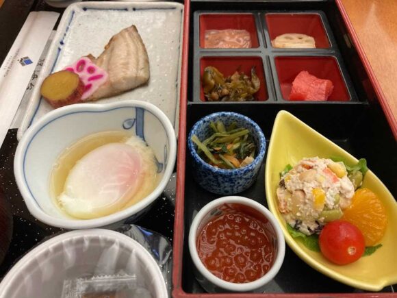 マイステイズプレミア札幌パークの朝食（うなぎ 仲じまの和定食・海鮮丼）