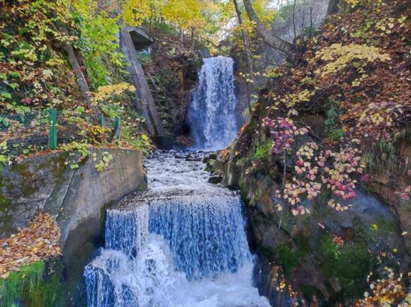 定山渓温泉観光スポットおすすめ⑦白糸の滝