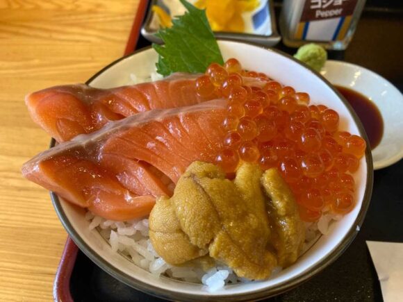 函館朝市海鮮丼おすすめ人気「いくら亭」（どんぶり横丁市場）