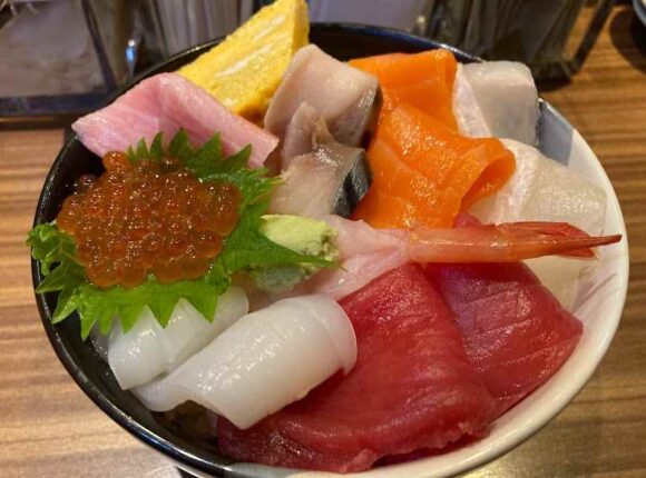 回転寿司ぱさーる（すすきの）おすすめ海鮮丼（1700円）