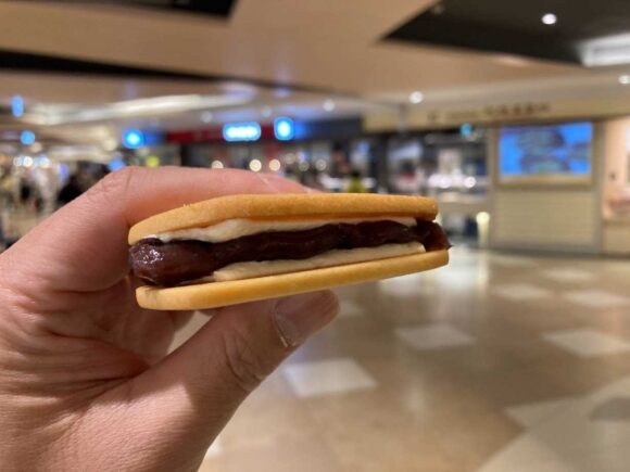 新千歳空港スイーツおすすめ人気「焼きたてクッキーサンド餡バター」（きのとやファクトリー店）