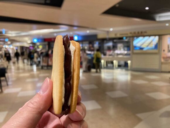 新千歳空港スイーツおすすめ人気「焼きたてクッキーサンド餡バター」（きのとやファクトリー店）