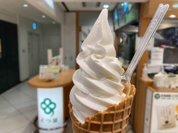 札幌ソフトクリームおすすめ人気④よつ葉ホワイトコージ「バニラソフトクリーム」