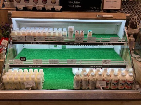 ミルクスタンド北海道興農社（新千歳空港）おすすめ牛乳＆飲むヨーグルト
