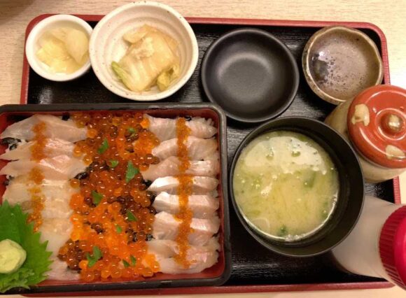 浜っ子（札幌駅）おすすめ海鮮丼「ほっけとイクラの生ちらし」
