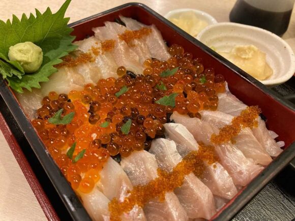 浜っ子（札幌駅）おすすめ海鮮丼「ほっけとイクラの生ちらし」