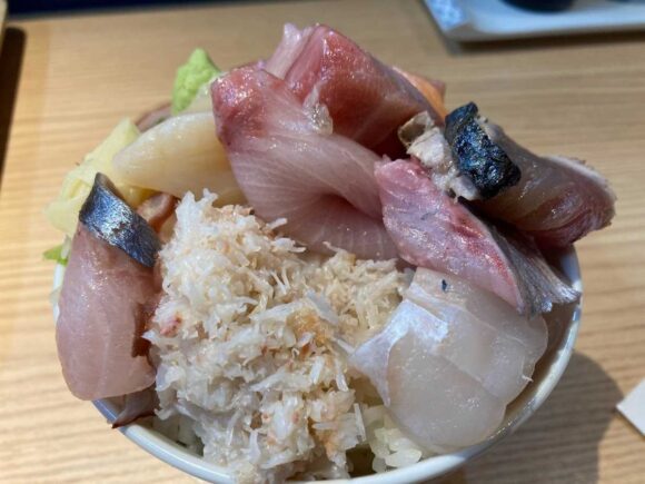 シハチ鮮魚店おすすめ人気海鮮丼①名物10種海鮮丼