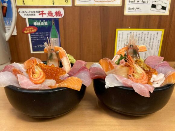 魚屋の台所（二条市場）おすすめ人気②おまかせ海鮮丼（2750円）