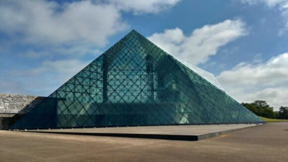 モエレ沼公園おすすめ①ガラスのピラミッド「HIDAMARI」